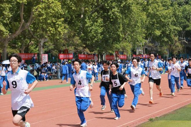 西安太白学校第八届体育节暨第28届田径运动会圆满乐鱼平台网站落幕！(图3)