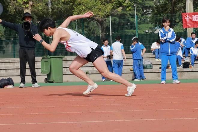 西安太白学校第八届体育节暨第28届田径运动会圆满乐鱼平台网站落幕！(图4)